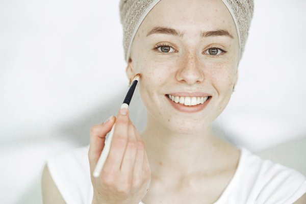 Faire la transition vers une routine beauté bio pour une peau acnéique